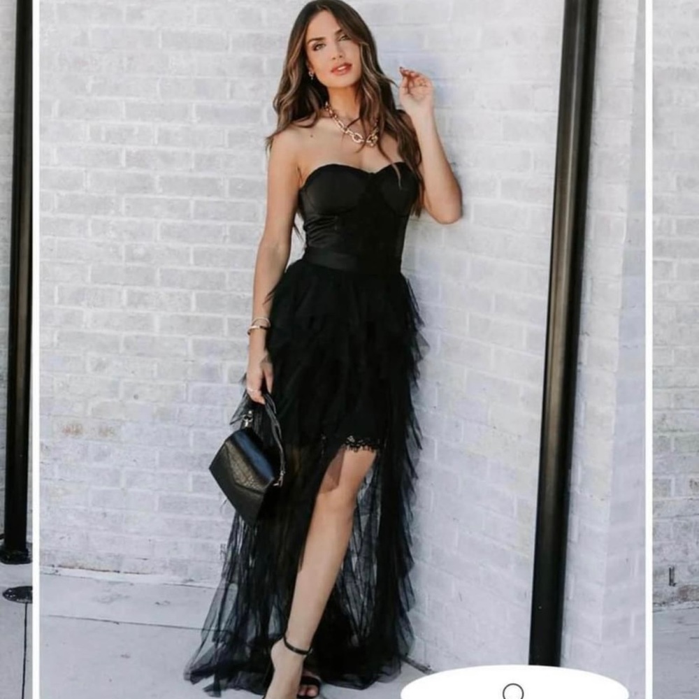 XS black dress. The tulle portion is removable. Worn once for photo shoot